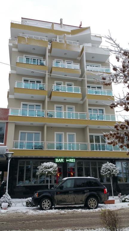Hotel Pogradeci Екстериор снимка