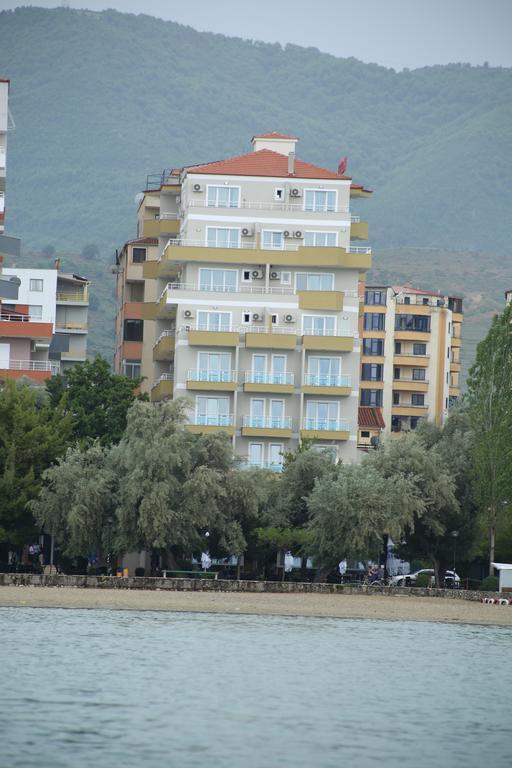 Hotel Pogradeci Екстериор снимка