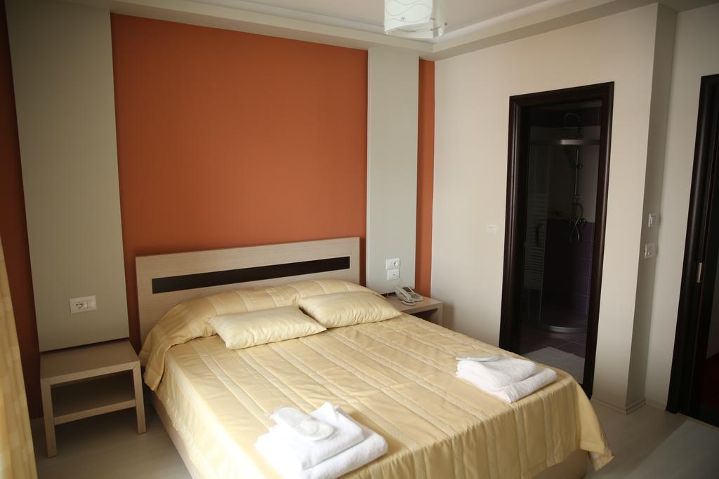 Hotel Pogradeci Стая снимка