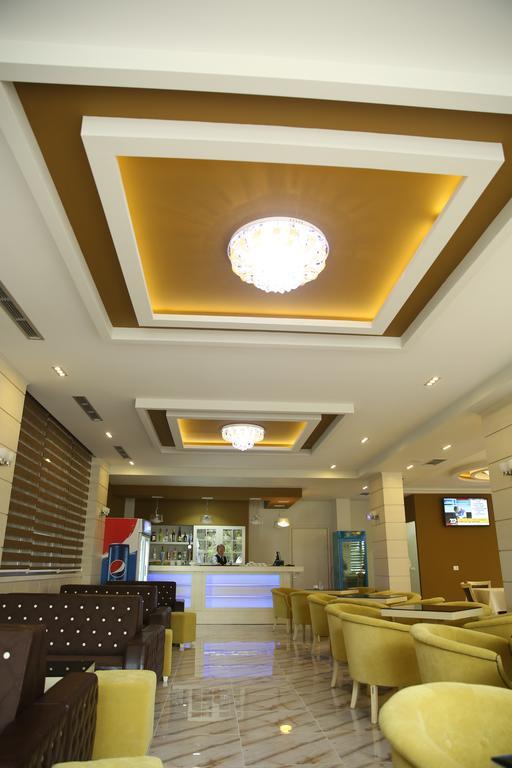 Hotel Pogradeci Екстериор снимка