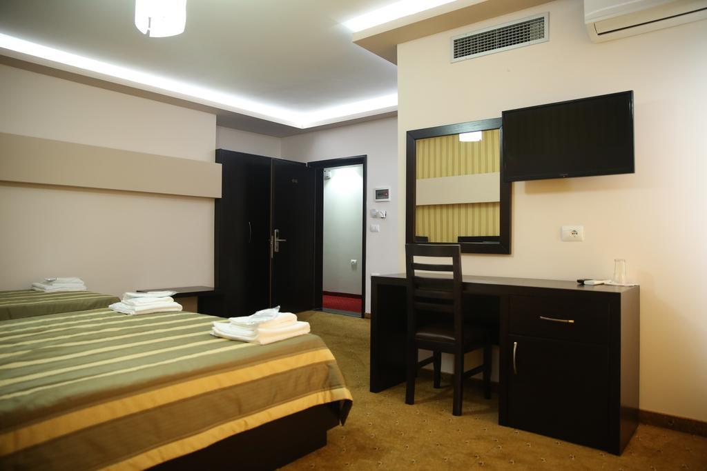 Hotel Pogradeci Стая снимка
