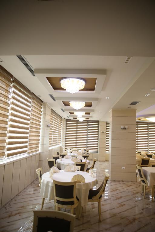 Hotel Pogradeci Екстериор снимка