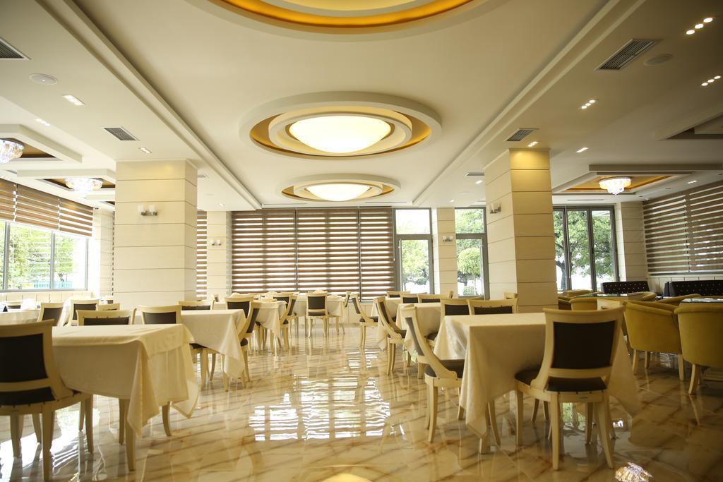 Hotel Pogradeci Екстериор снимка
