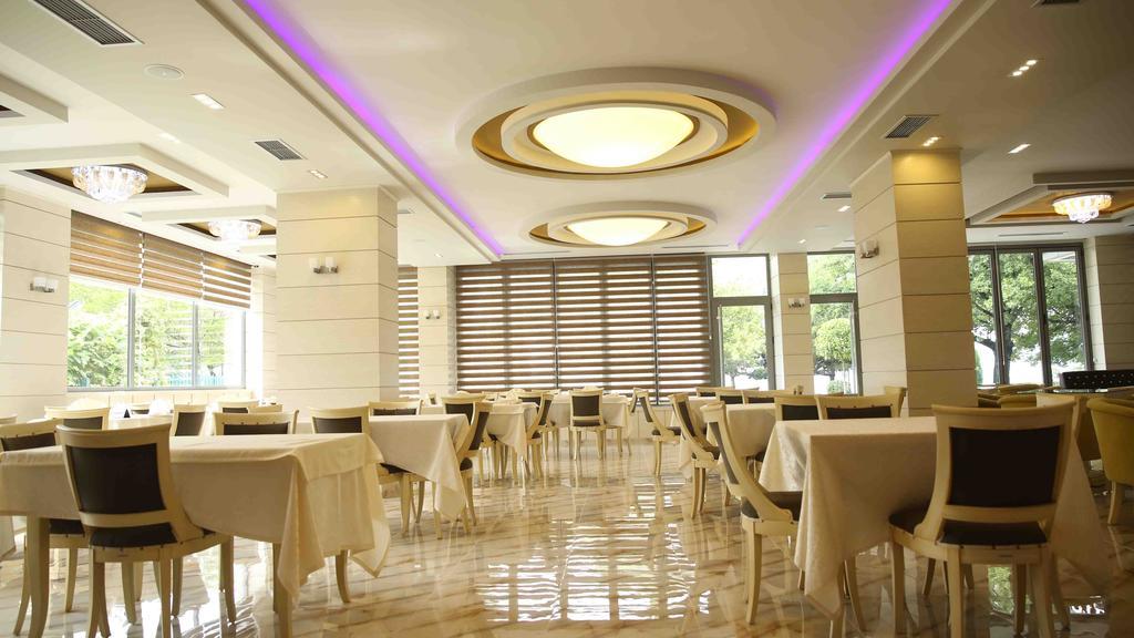 Hotel Pogradeci Екстериор снимка