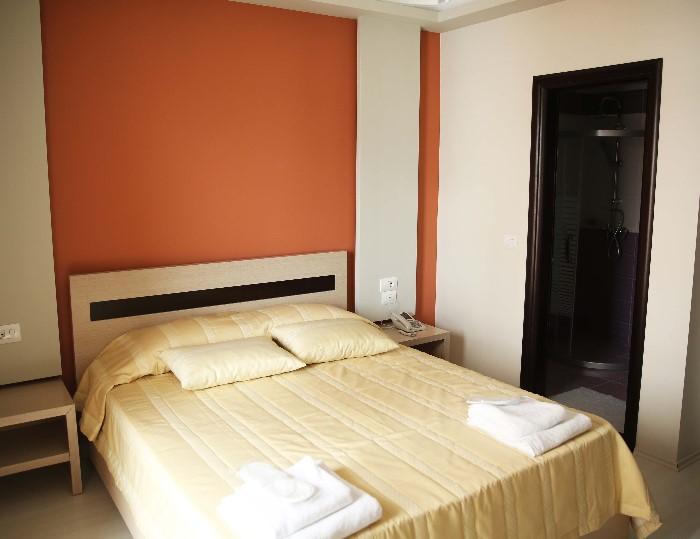 Hotel Pogradeci Екстериор снимка