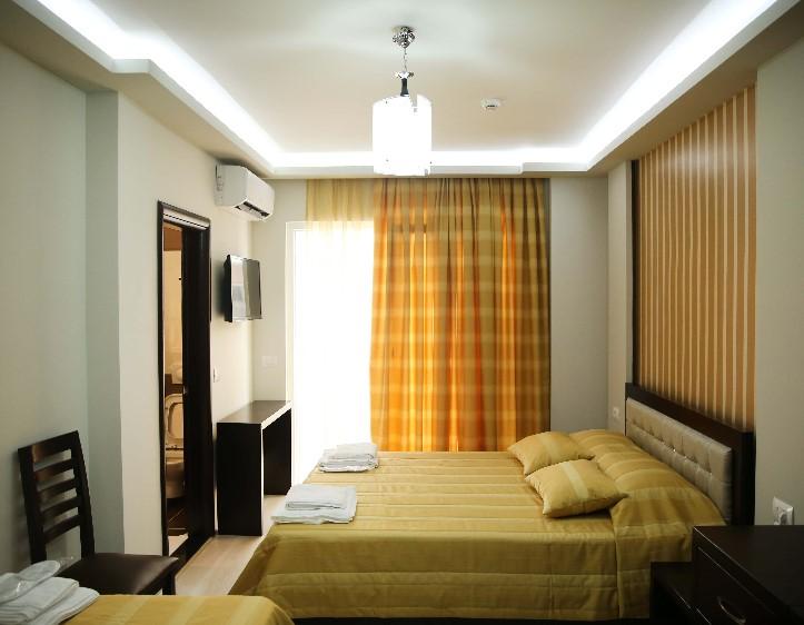 Hotel Pogradeci Екстериор снимка