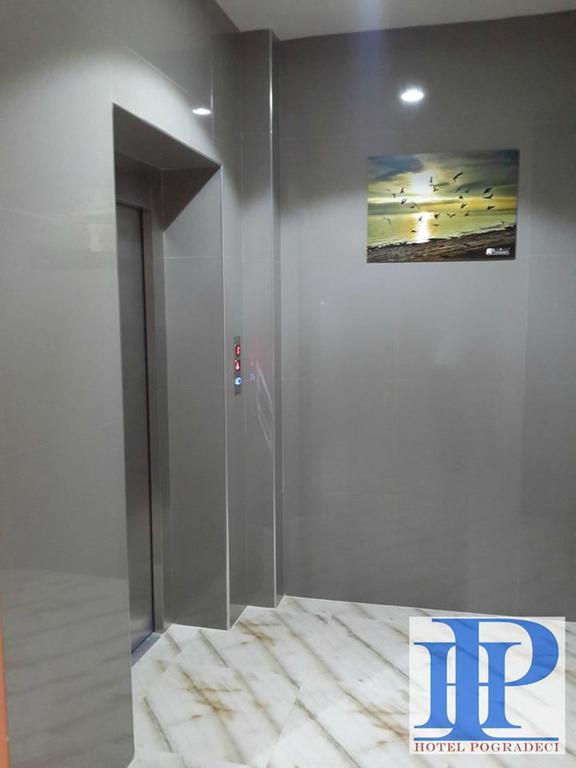 Hotel Pogradeci Екстериор снимка