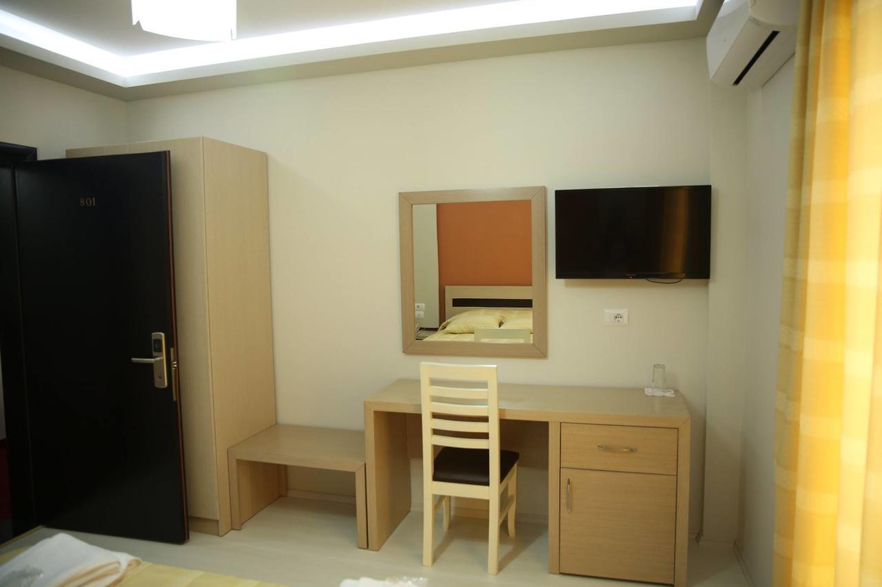 Hotel Pogradeci Екстериор снимка