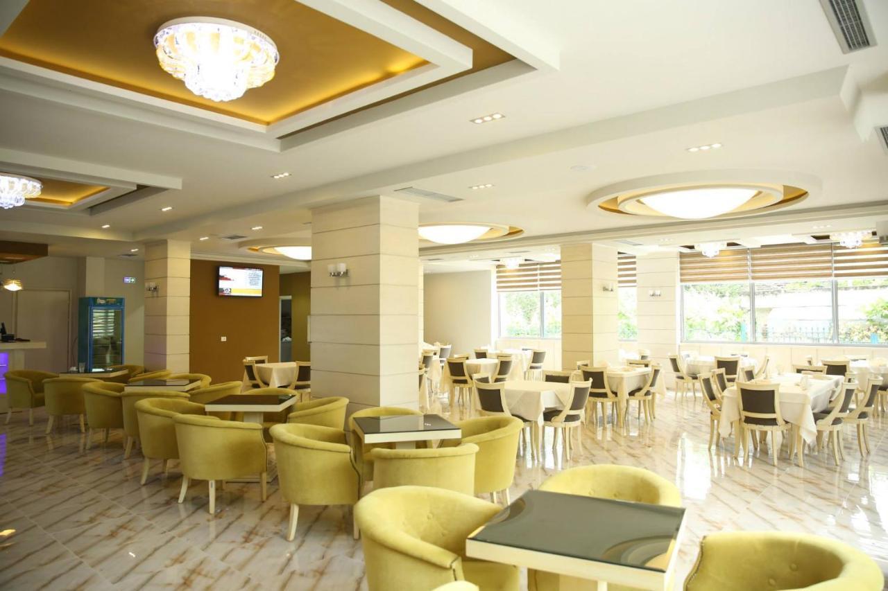 Hotel Pogradeci Екстериор снимка