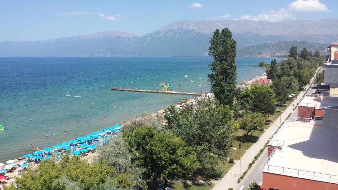 Hotel Pogradeci Екстериор снимка